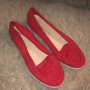 Beautiful bright red loafers/flats! ❤️